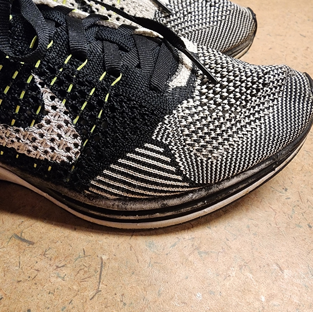 Nike Flyknit Racer Women's Size 7 - Picture 10 of 13